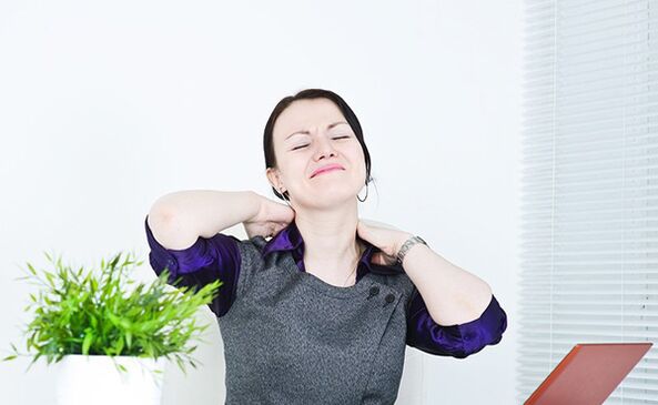 dor no pescoço devido à osteocondrose foto 2